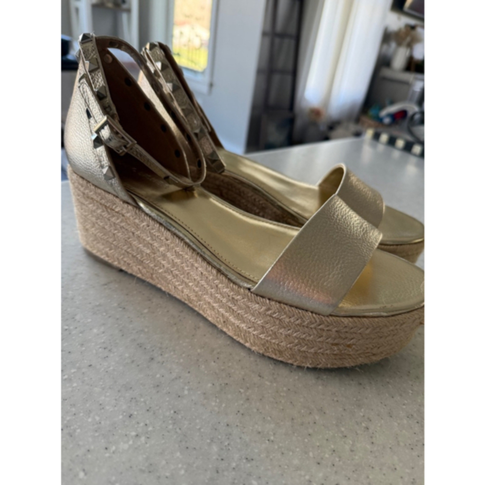 Marc Fisher Sandals Gold 9.5